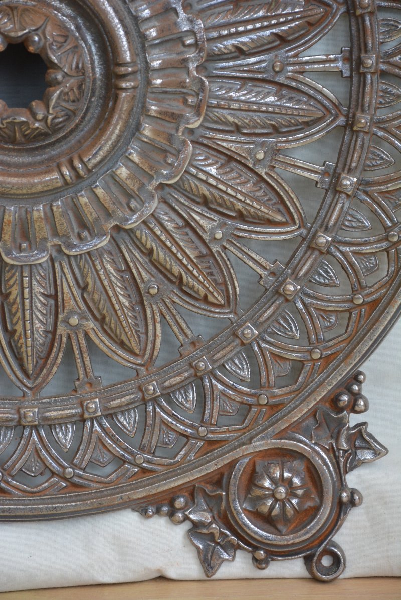 Antique Victorian Cast Iron Ceiling Rose With Feather And Ivy Decoration - Image 12